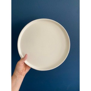 Plato liso con borde 26 cm. - MOET