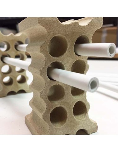 Soporte refractario con agujeros