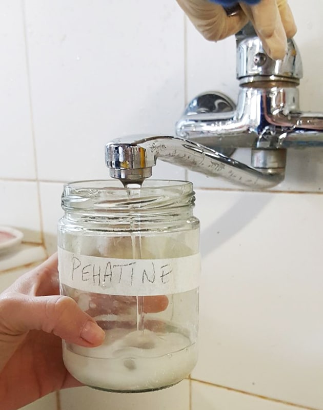 mezcla de agua con pehatine