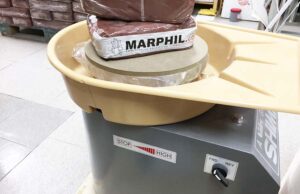 Torno de cerámica Shimpo silencioso y muy potente. De venta en tienda Maprhil